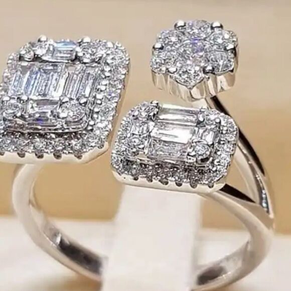Open Adjustable Trendy Silver Multi Diamond CZ Ring New in Gift Box - Picture 2 of 2
